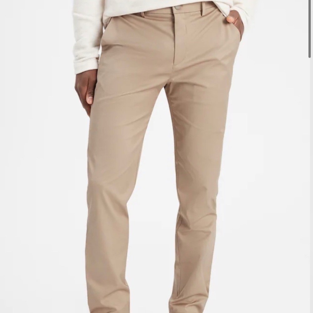Banana Republic Khaki in Aiden Fit